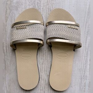 Havaianas Women's Beige and Gold Slide Sandals